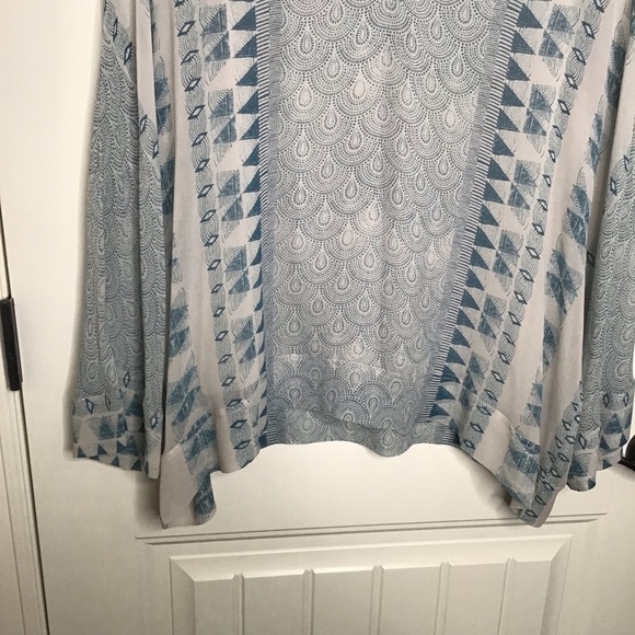 Go by GOSILK 100% Silk Blouse. - Picture 7 of 12